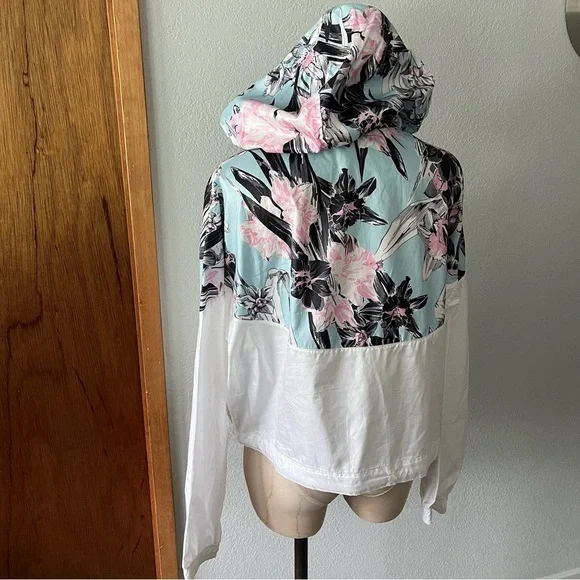 NIKE sz M HYPER FEMME White Cropped Windrunner Floral Print Windbreaker - Picture 11 of 15